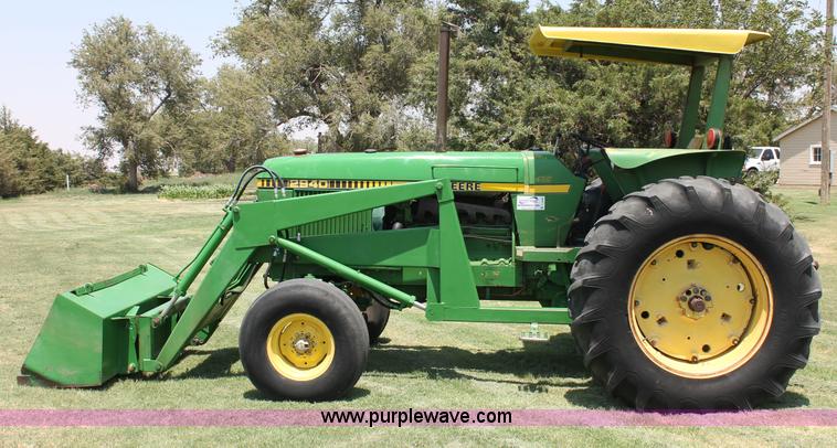 image for item C2598 1980 John Deere 2940 tractor