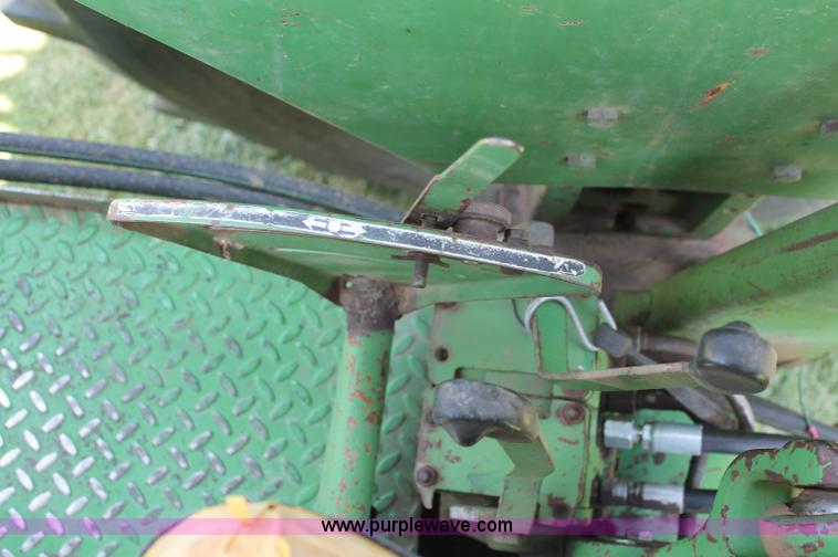 image for item C2598 1980 John Deere 2940 tractor