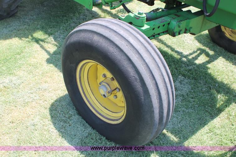 image for item C2598 1980 John Deere 2940 tractor