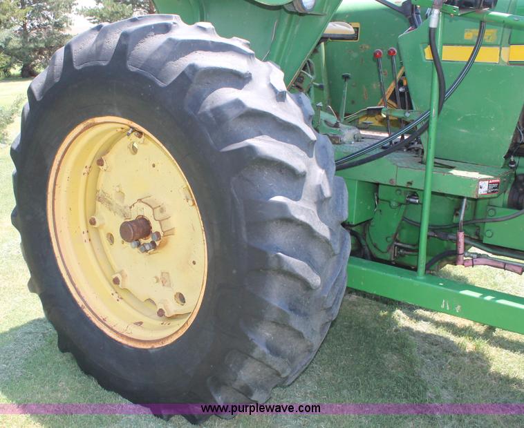 image for item C2598 1980 John Deere 2940 tractor