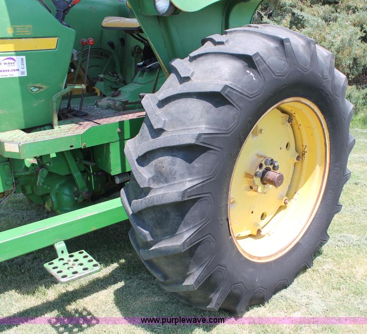 image for item C2598 1980 John Deere 2940 tractor