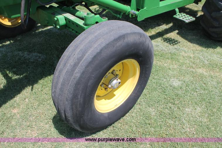 image for item C2598 1980 John Deere 2940 tractor