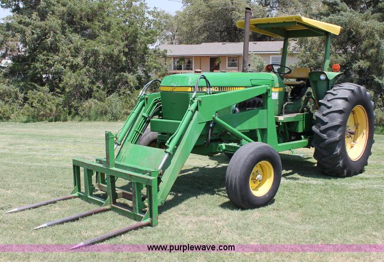 image for item C2598 1980 John Deere 2940 tractor