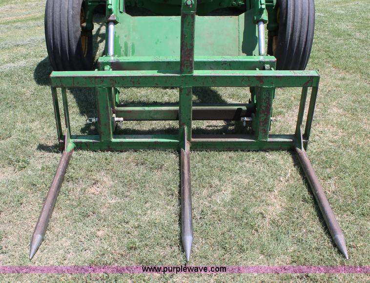 image for item C2598 1980 John Deere 2940 tractor