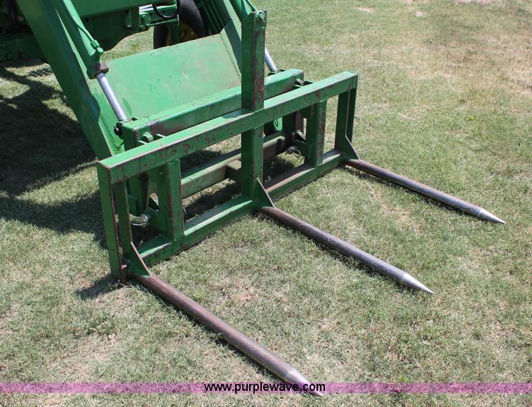 image for item C2598 1980 John Deere 2940 tractor