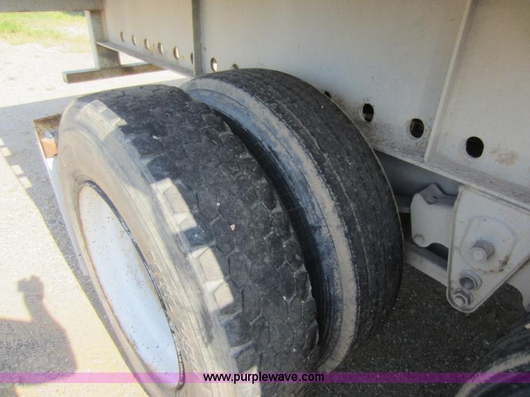 image for item D2036 1992 Transcraft TL120 S2 48' flatbed trailer