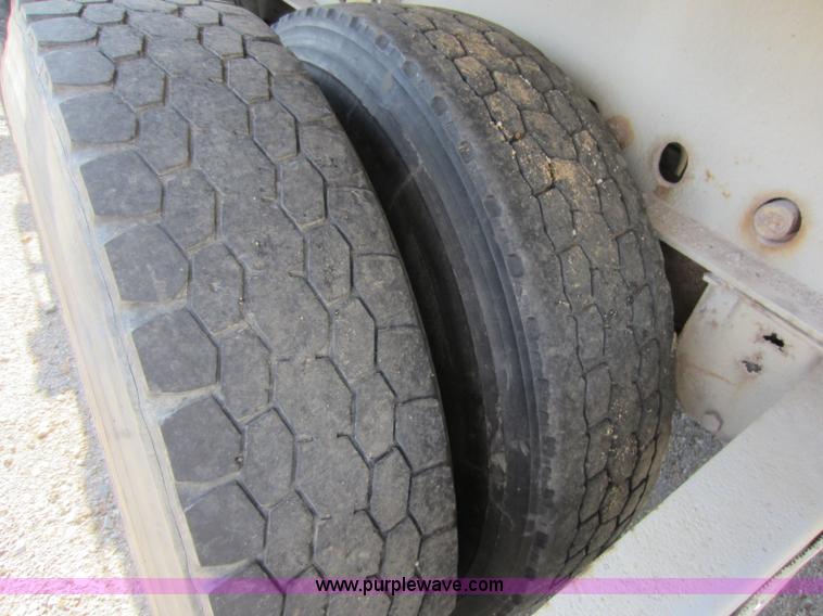 image for item D2036 1992 Transcraft TL120 S2 48' flatbed trailer