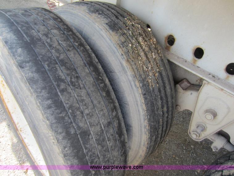 image for item D2036 1992 Transcraft TL120 S2 48' flatbed trailer