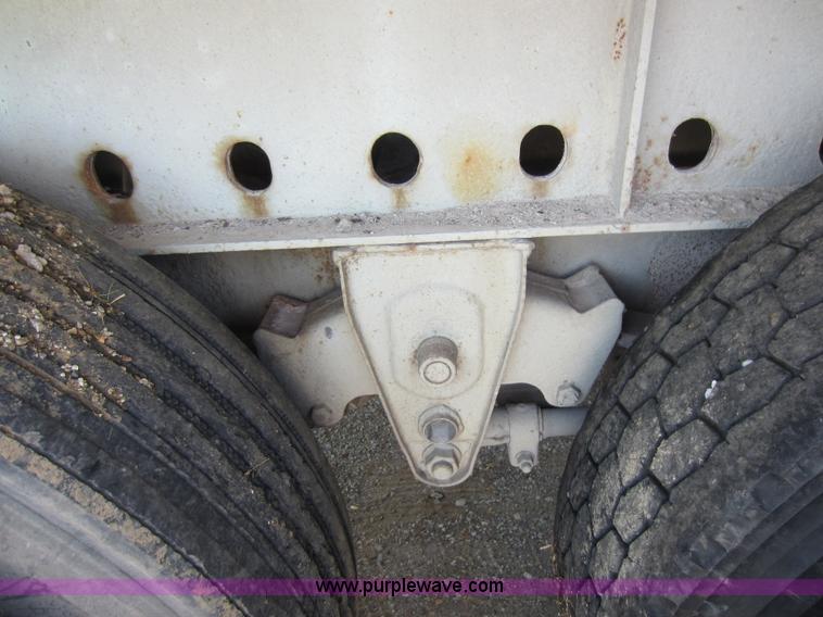 image for item D2036 1992 Transcraft TL120 S2 48' flatbed trailer