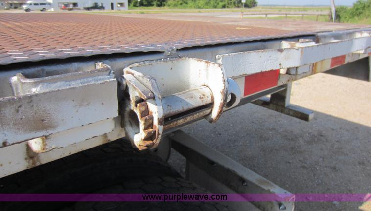 image for item D2036 1992 Transcraft TL120 S2 48' flatbed trailer