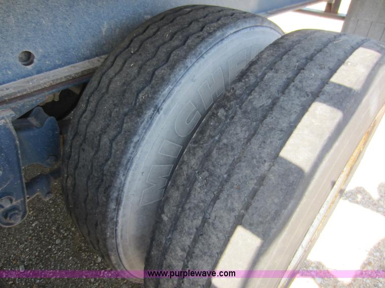 image for item D2037 1989 Trailmobile 48' flatbed trailer