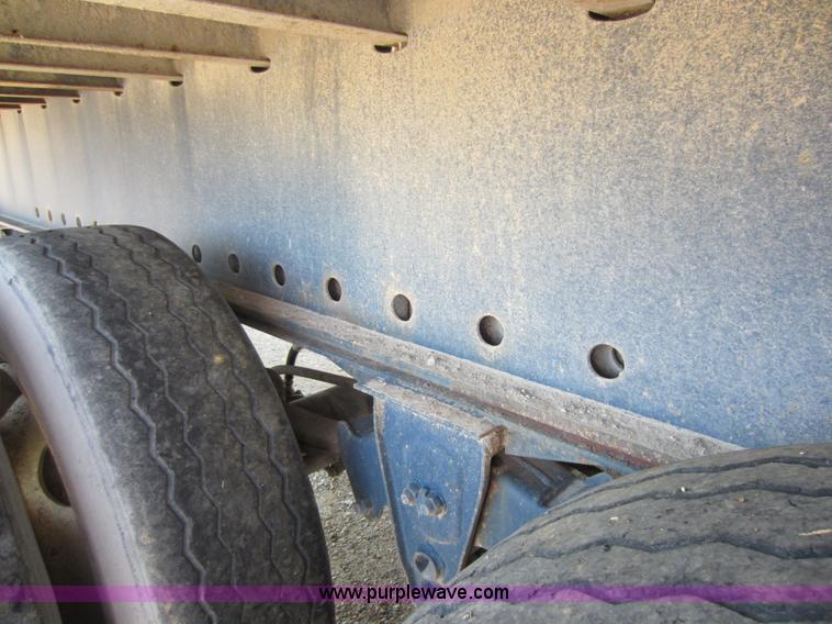 image for item D2037 1989 Trailmobile 48' flatbed trailer