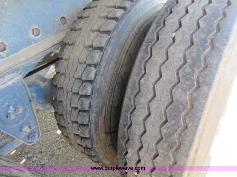 image for item D2037 1989 Trailmobile 48' flatbed trailer