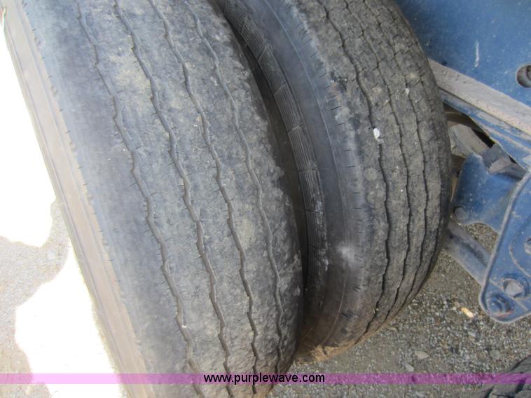 image for item D2037 1989 Trailmobile 48' flatbed trailer