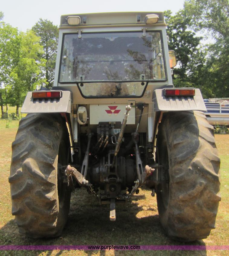 image for item D2040 1993 Massey-Ferguson 383 tractor