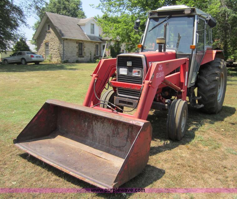 image for item D2040 1993 Massey-Ferguson 383 tractor