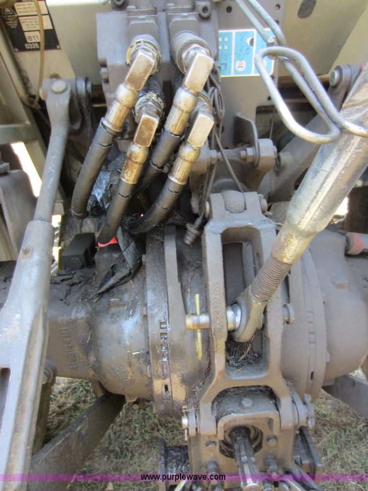 image for item D2040 1993 Massey-Ferguson 383 tractor