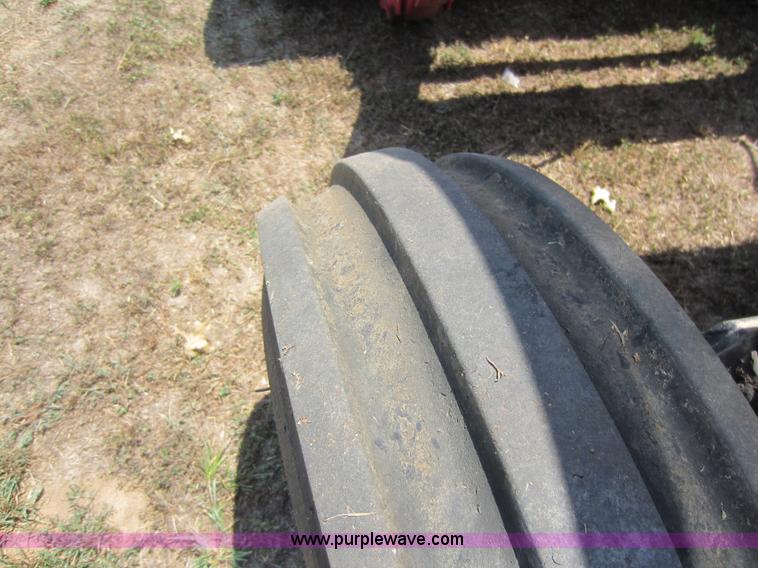 image for item D2040 1993 Massey-Ferguson 383 tractor