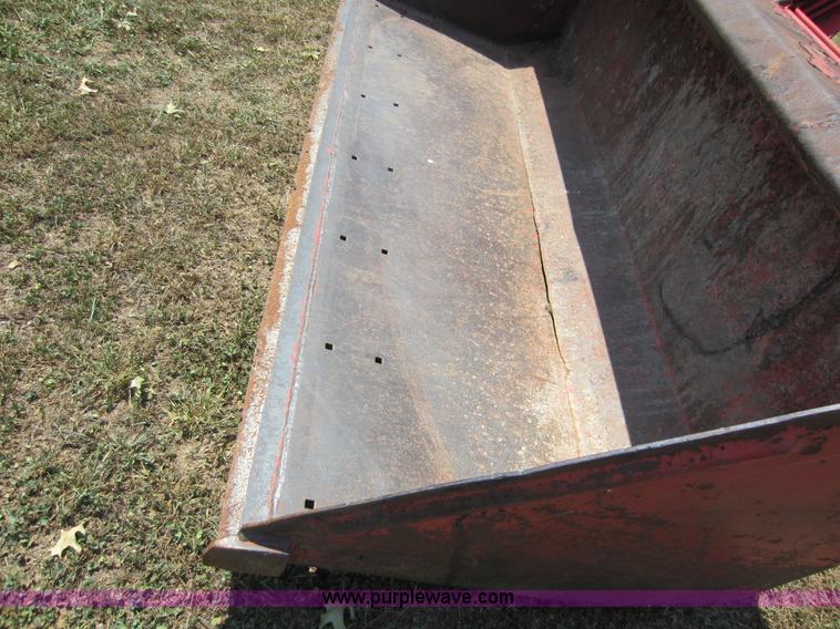 image for item D2040 1993 Massey-Ferguson 383 tractor