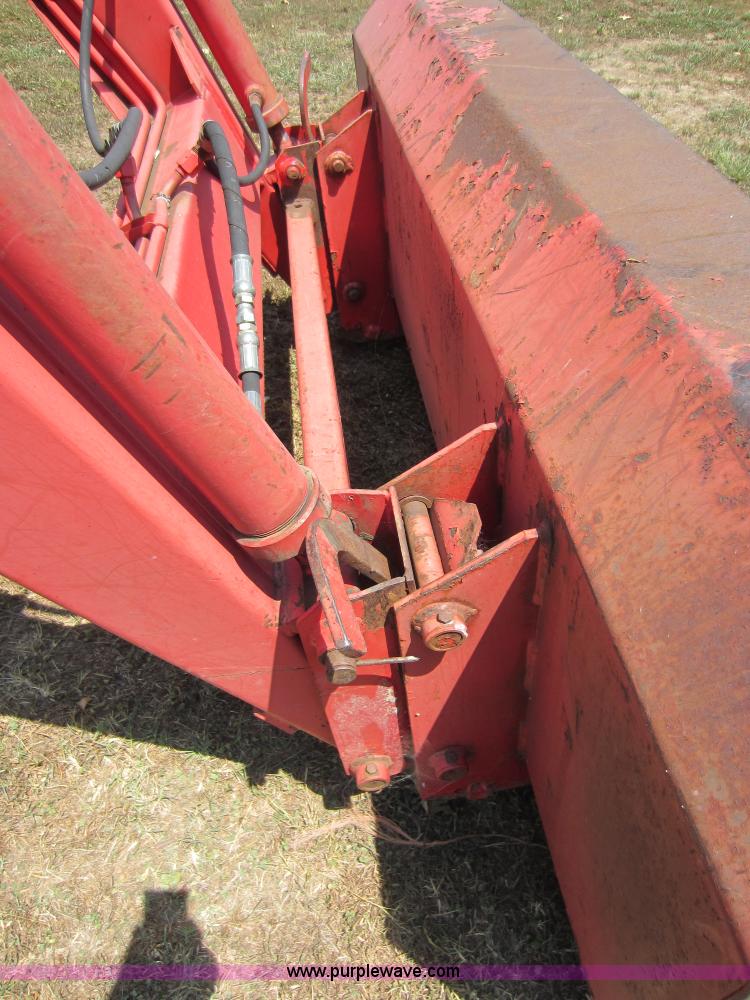 image for item D2040 1993 Massey-Ferguson 383 tractor