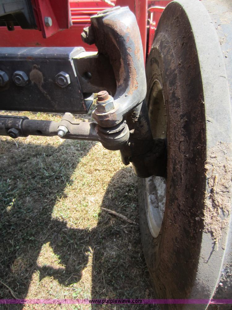 image for item D2040 1993 Massey-Ferguson 383 tractor