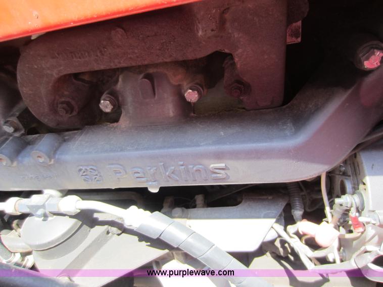 image for item D2040 1993 Massey-Ferguson 383 tractor