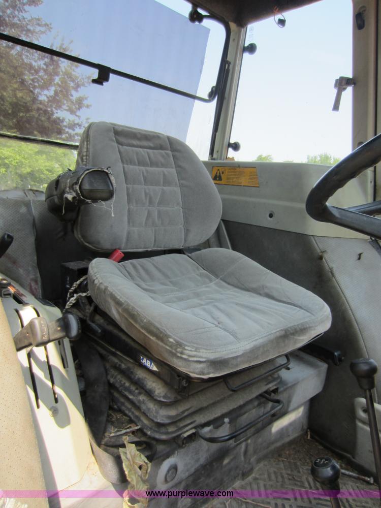 image for item D2040 1993 Massey-Ferguson 383 tractor