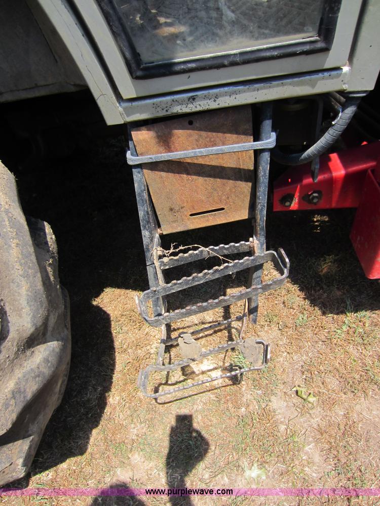 image for item D2040 1993 Massey-Ferguson 383 tractor