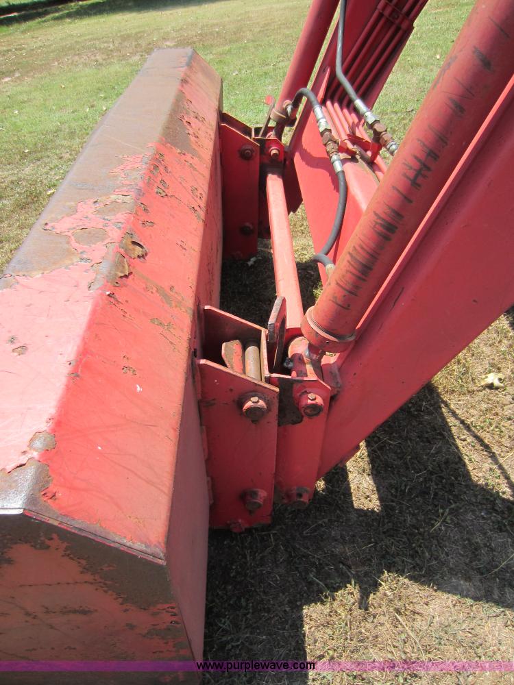 image for item D2040 1993 Massey-Ferguson 383 tractor