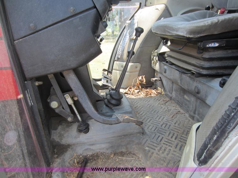 image for item D2040 1993 Massey-Ferguson 383 tractor