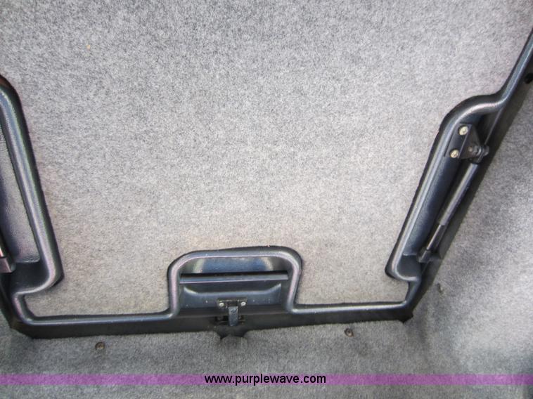 image for item D2040 1993 Massey-Ferguson 383 tractor