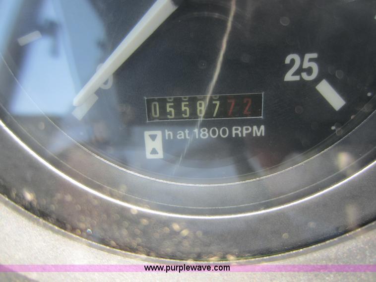 image for item D2040 1993 Massey-Ferguson 383 tractor