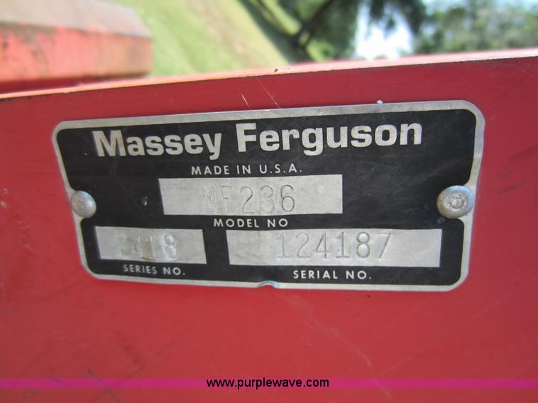 image for item D2040 1993 Massey-Ferguson 383 tractor