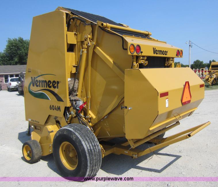 image for item D2041 2007 Vermeer 604M round baler