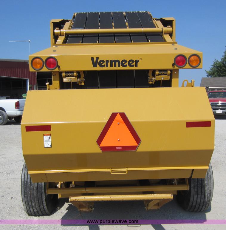 image for item D2041 2007 Vermeer 604M round baler