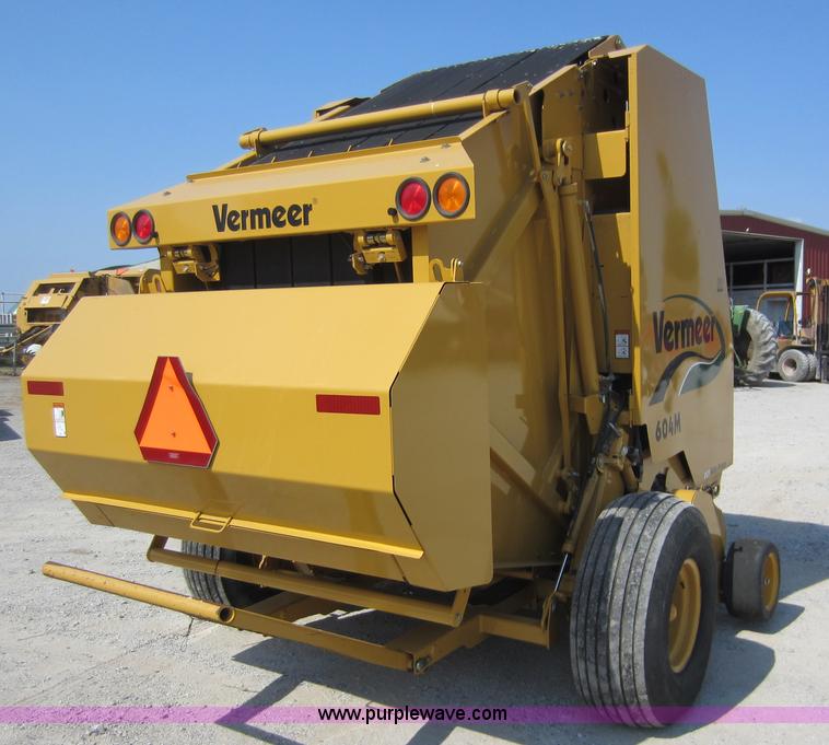 image for item D2041 2007 Vermeer 604M round baler