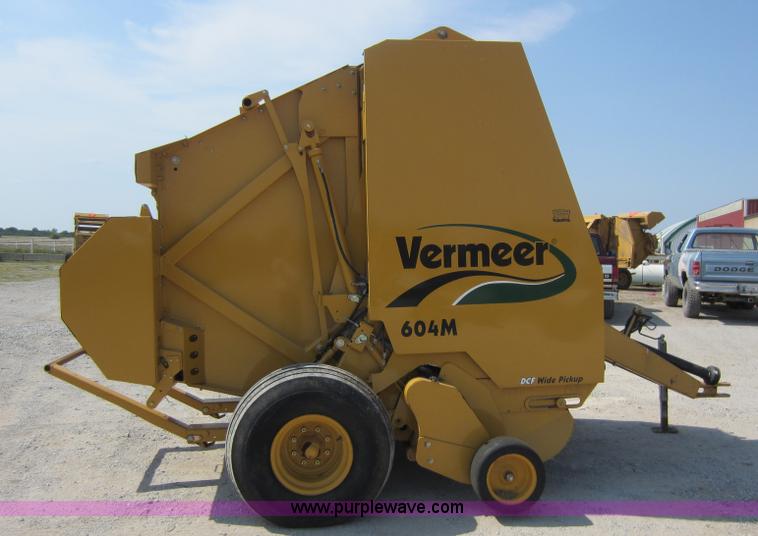 image for item D2041 2007 Vermeer 604M round baler