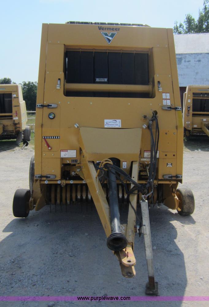 image for item D2041 2007 Vermeer 604M round baler