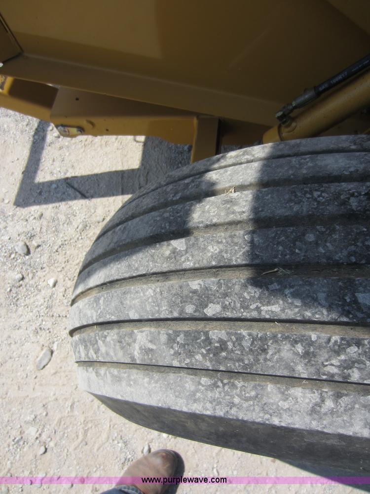 image for item D2041 2007 Vermeer 604M round baler