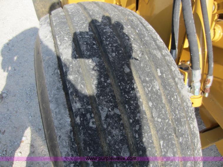 image for item D2041 2007 Vermeer 604M round baler