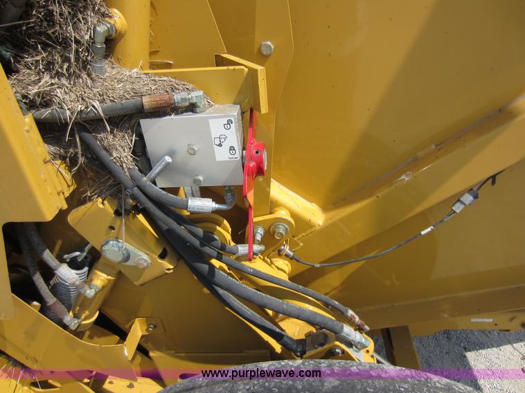 image for item D2041 2007 Vermeer 604M round baler