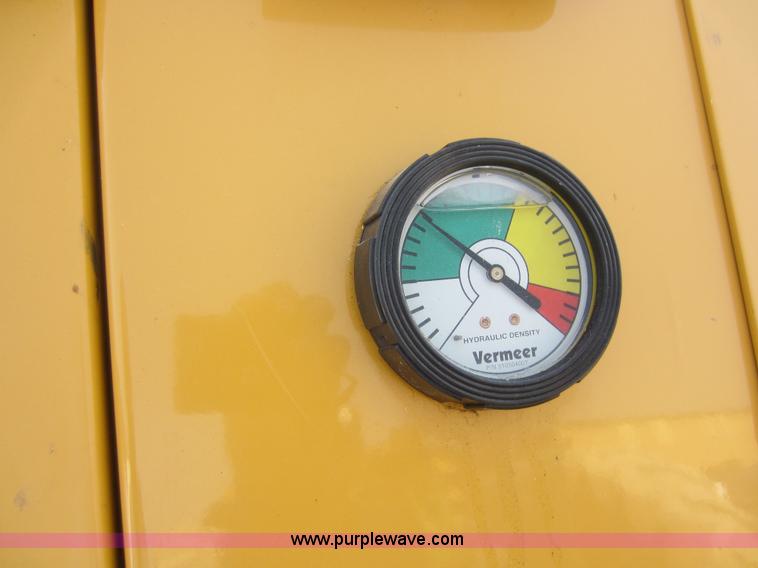 image for item D2041 2007 Vermeer 604M round baler