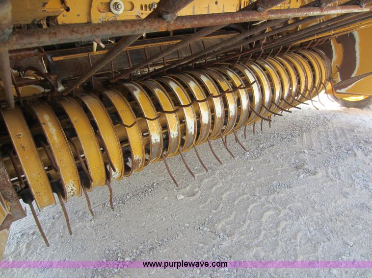 image for item D2041 2007 Vermeer 604M round baler