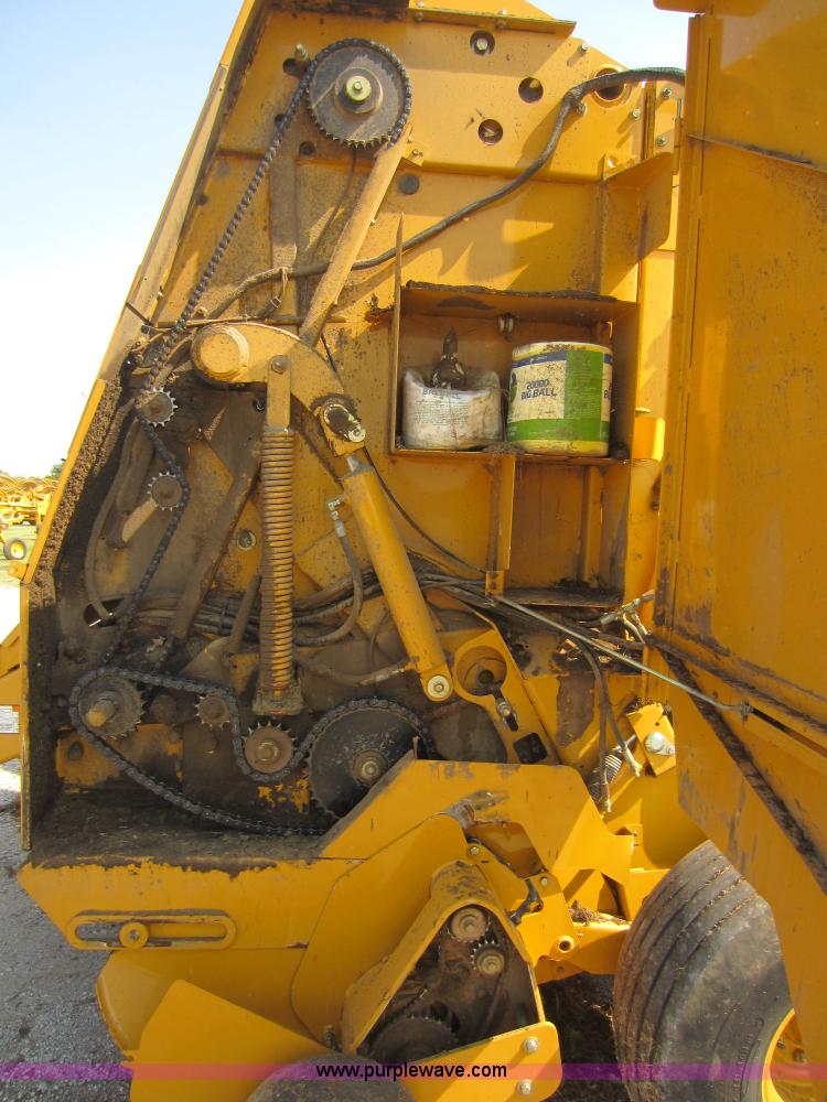 image for item D2041 2007 Vermeer 604M round baler