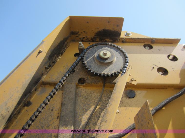 image for item D2041 2007 Vermeer 604M round baler