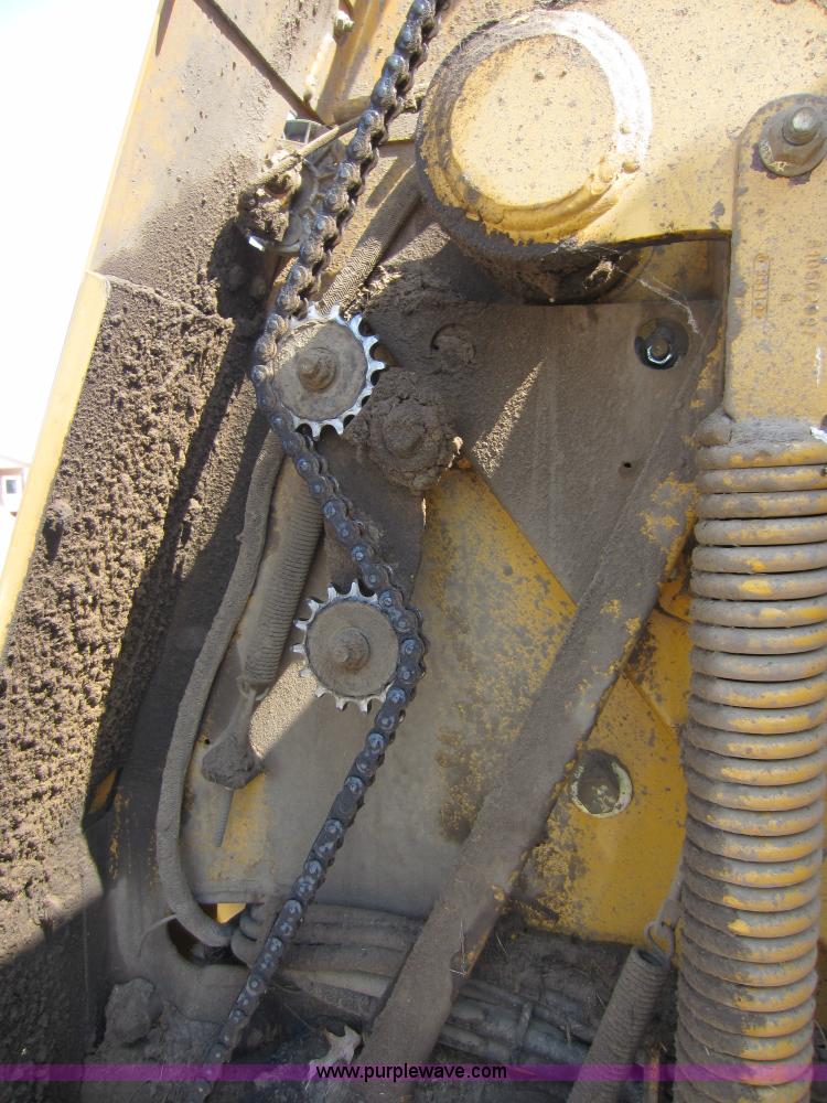 image for item D2041 2007 Vermeer 604M round baler