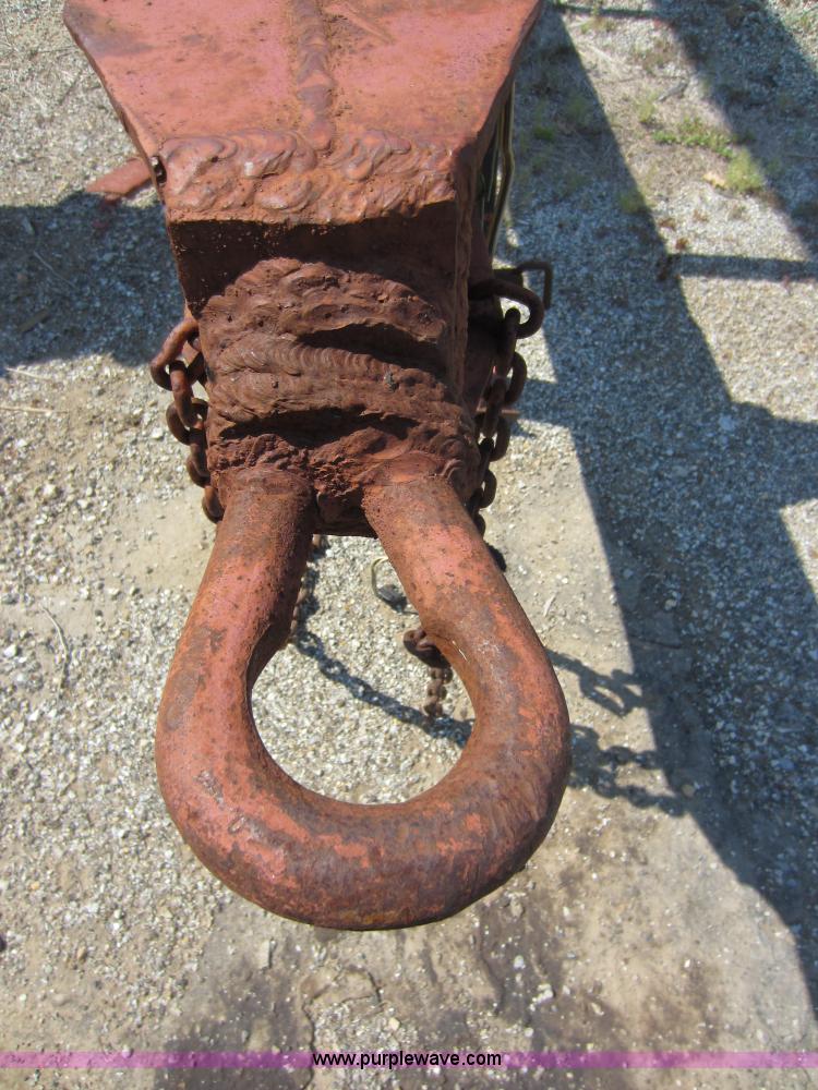 image for item D2044 32' round bale trailer