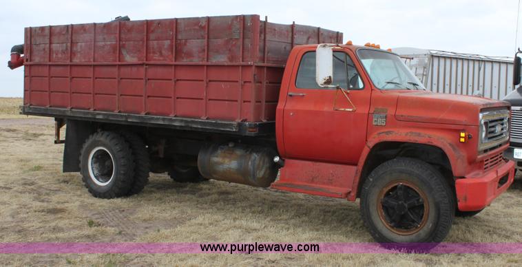 image for item D5200 1975 Chevrolet C65 grain truck