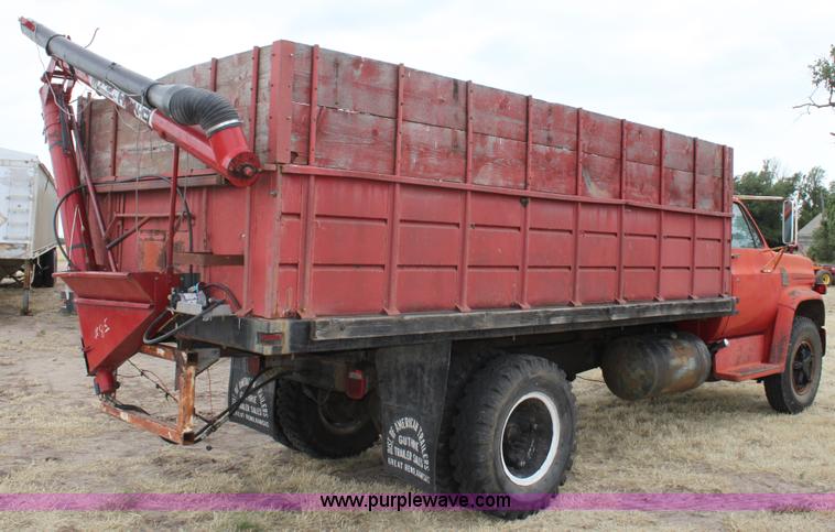 image for item D5200 1975 Chevrolet C65 grain truck