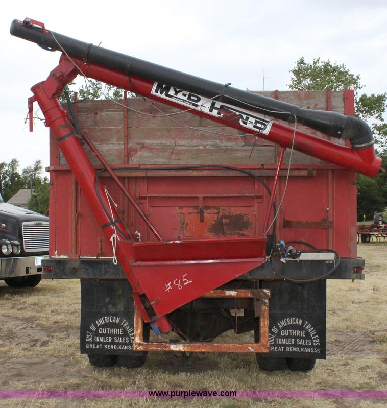 image for item D5200 1975 Chevrolet C65 grain truck